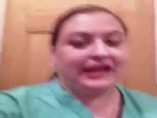 Lubben sykepleier viser henne stor pupper, gratis hd x karakter film f6