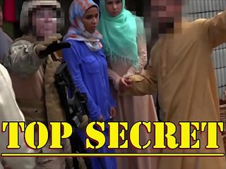 Tour ng nadambong - amerikano soldiers sa ang middle east shopping para mabuti arab puke