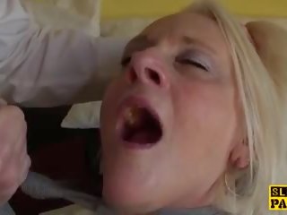 Facefucked brittiläinen mummi sorminen sisään hänen perse: vapaa likainen elokuva 7f
