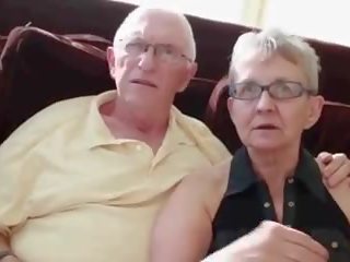奶奶 & 丈夫 邀請 一 年輕 飾釘 到 他媽的 她的: 成人 視頻 4e