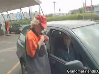 Gas station grand-mère baisée en la pays