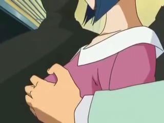Stupendous bábika bol skrutkované v verejnosť v anime